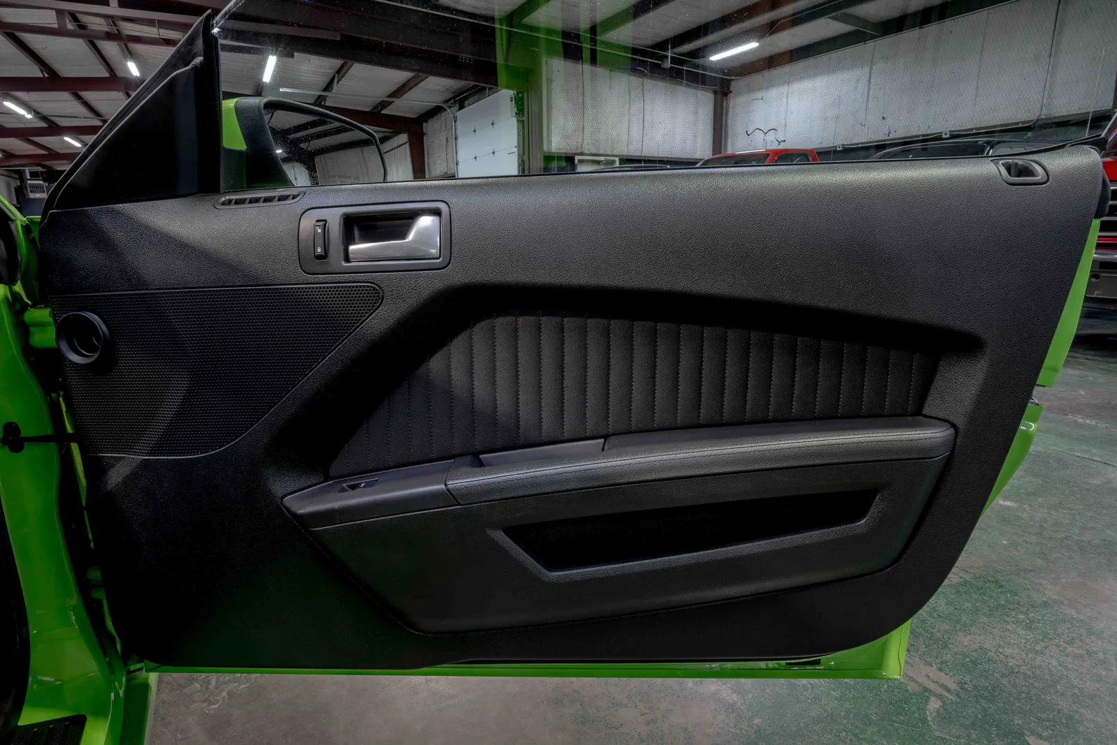2013-Ford-Mustang-Gotta have it green-1ZVBP8CU5D5225814-49.jpg